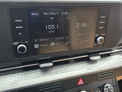 Used 2023 Kia Carnival LX FWD image 21