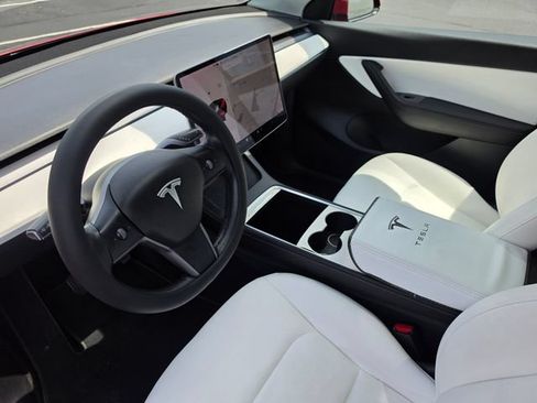 Used 2022 Tesla Model Y Long Range AWD/4WD image 23