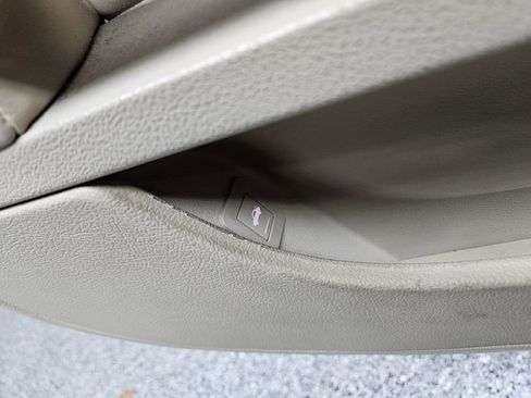 Used 2008 Cadillac STS V8 AWD w/ Preferred Equipment Group image 9