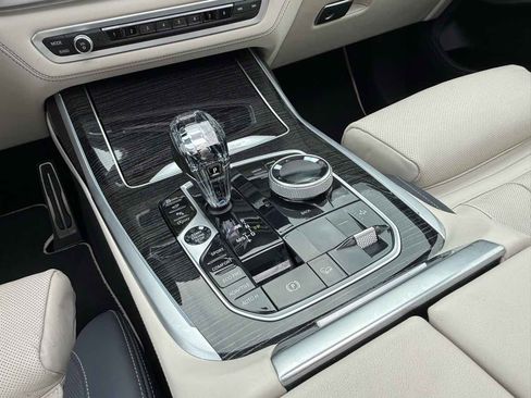 Used 2021 BMW X7 M50i image 18