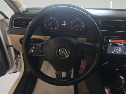 Used 2012 Volkswagen Jetta SE FWD image 14