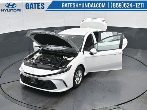 Used 2025 Toyota Camry LE image 56