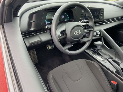 Used 2025 Hyundai Elantra Sport image 12