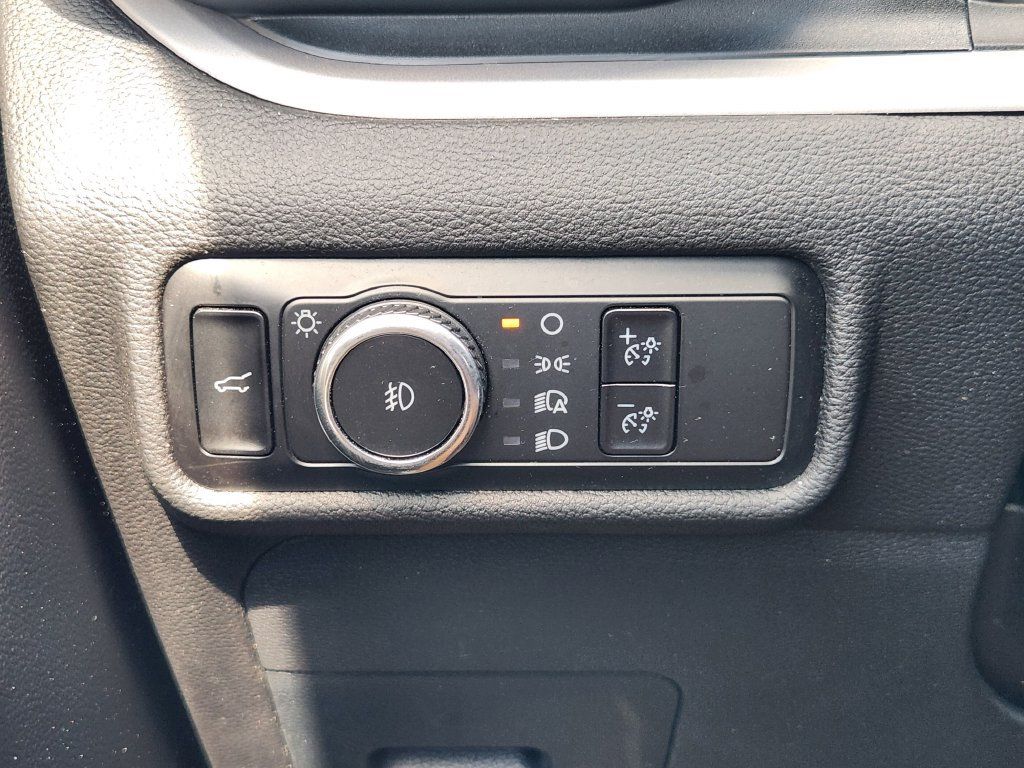 Used 2023 Ford Explorer XLT w/ Equipment Group 202A AWD/4WD image 22