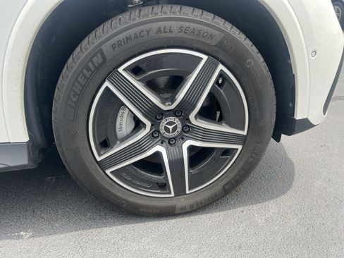 Used 2025 Mercedes-Benz GLC 300 4MATIC image 13