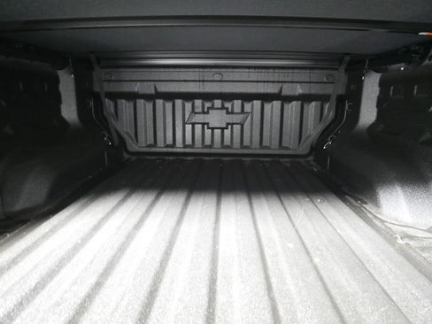 Used 2025 Chevrolet Colorado ZR2 w/ Technology Package image 18