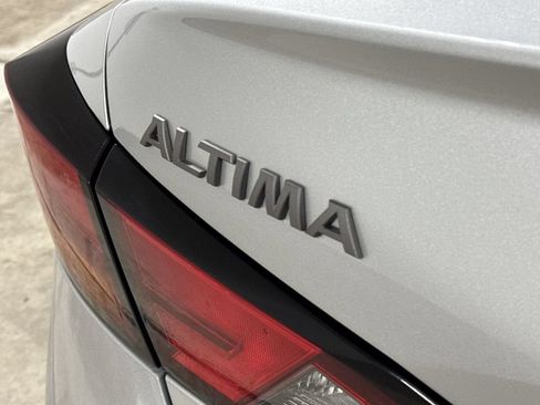 Used 2024 Nissan Altima 2.5 SR FWD image 25