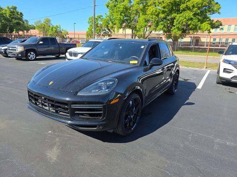 Used 2021 Porsche Cayenne Turbo image 2