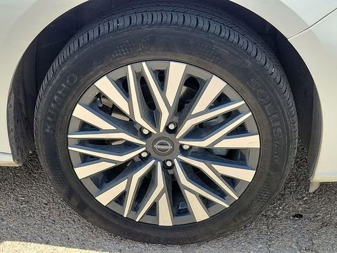 Used 2024 Nissan Altima 2.5 SV AWD/4WD image 7