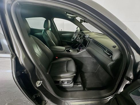 Used 2024 Maserati Grecale GT image 31