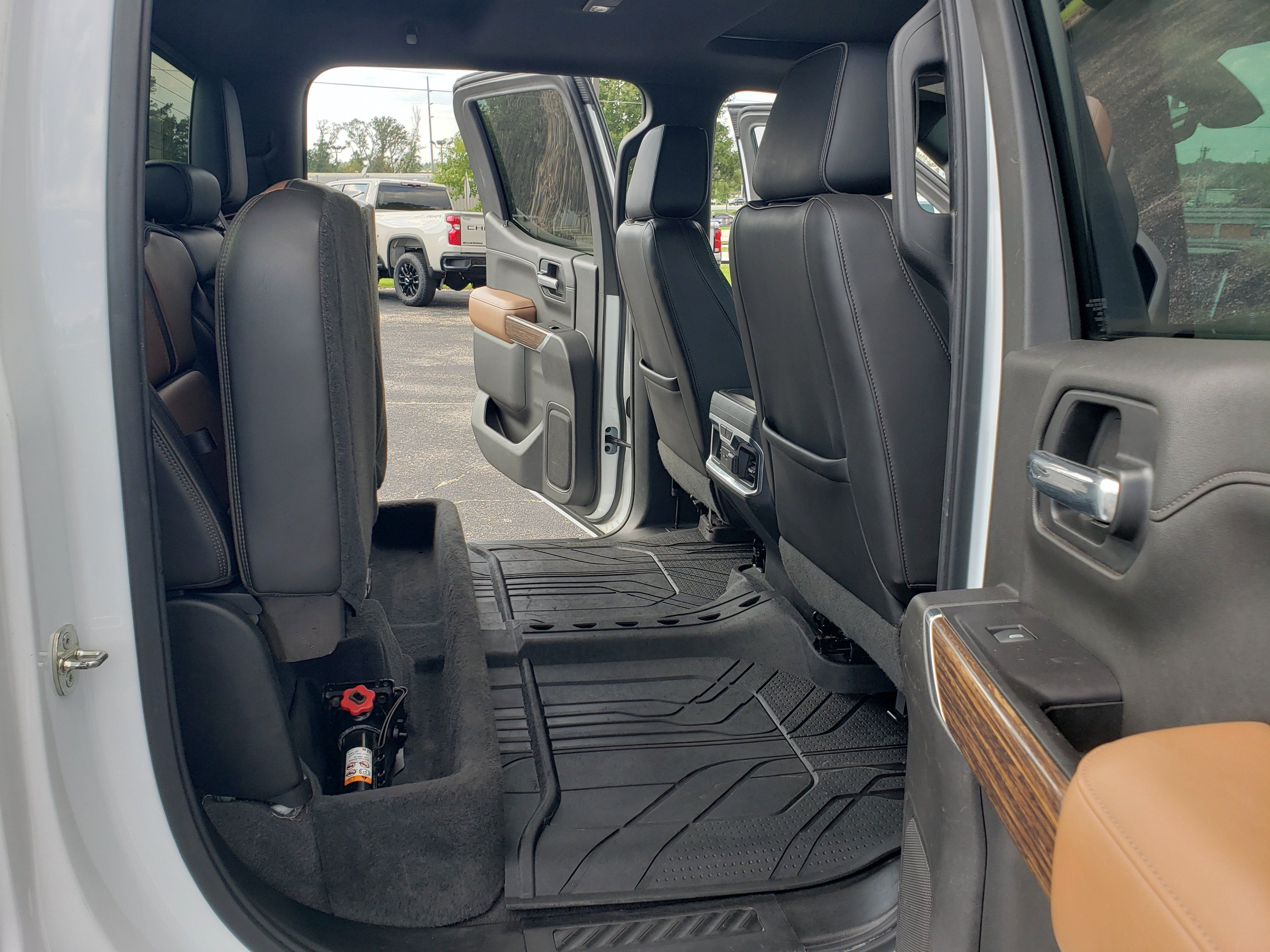 Used 2019 Chevrolet Silverado 1500 High Country w/ Technology Package AWD/4WD image 32