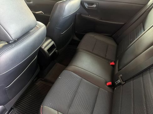 Used 2015 Toyota Camry SE FWD image 4