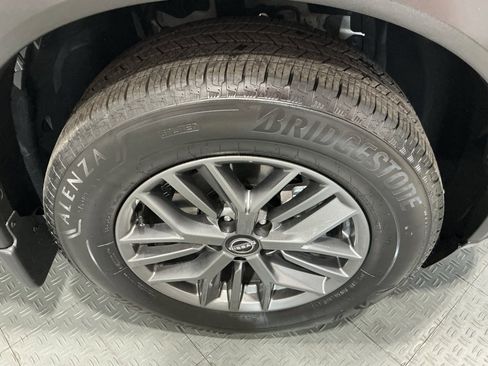 Used 2025 Nissan Rogue S image 29