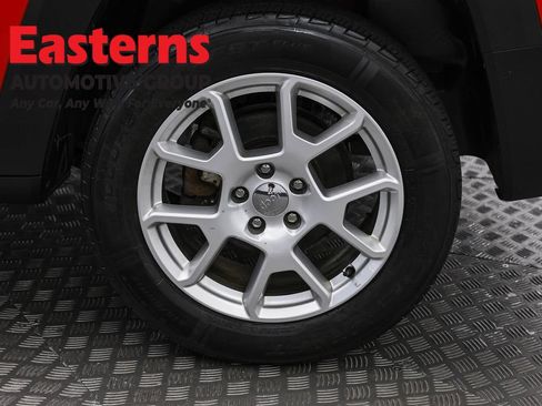 Used 2021 Jeep Renegade Latitude AWD/4WD image 33
