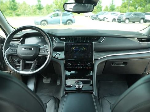 Used 2022 Jeep Grand Cherokee Limited AWD/4WD image 27