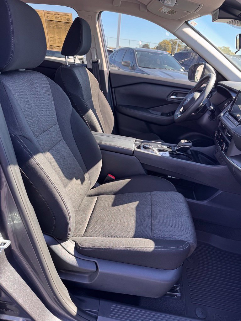 Used 2024 Nissan Rogue SV AWD/4WD image 12