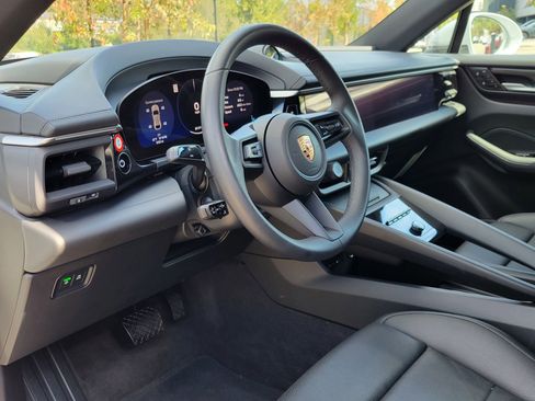 Used 2025 Porsche Macan Electric image 4