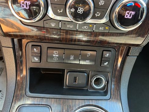 Used 2016 Chevrolet Traverse LT FWD image 16