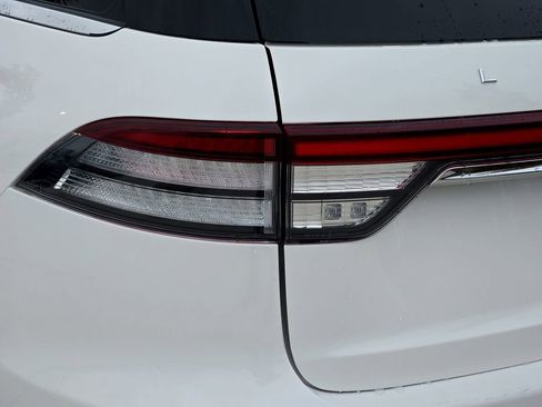 Used 2024 Lincoln Aviator Reserve AWD/4WD image 6