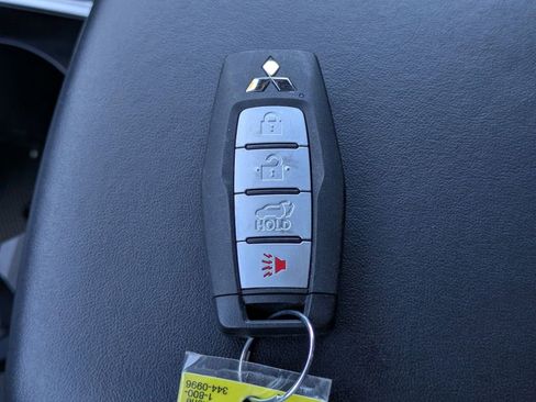 Used 2025 Mitsubishi Outlander SEL AWD/4WD image 31