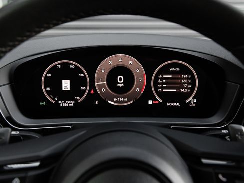 Certified 2025 Porsche Cayenne AWD/4WD image 18
