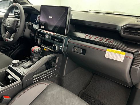 Certified 2025 Toyota Tacoma TRD Off-Road AWD/4WD image 24