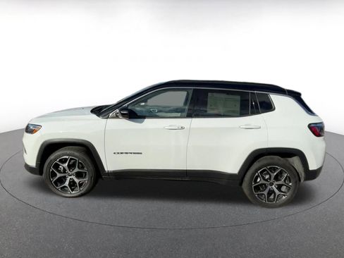 Used 2025 Jeep Compass Limited image 9