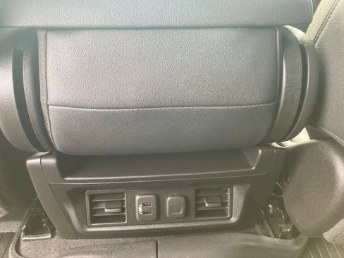 Used 2021 Chevrolet Silverado 1500 LT AWD/4WD image 23