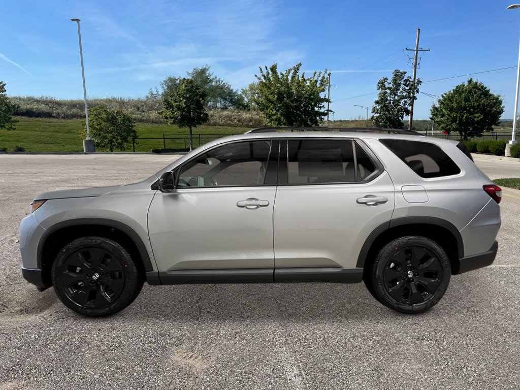 New 2026 Honda Pilot Black Edition image 3