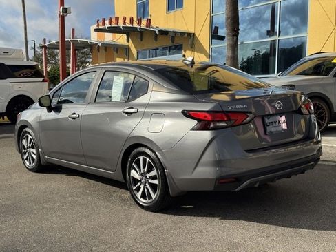 Used 2021 Nissan Versa SV image 3
