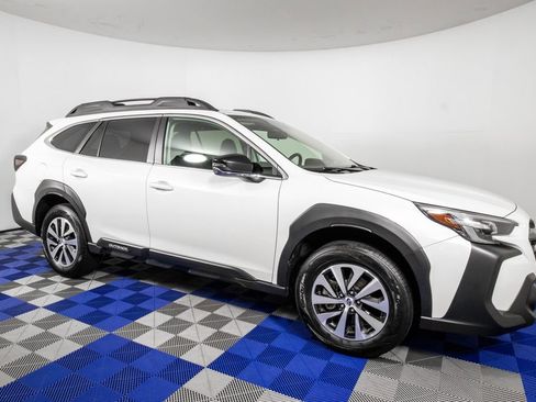 Used 2025 Subaru Outback Premium AWD/4WD image 4