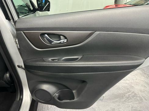 Used 2015 Nissan Rogue SV w/ SV Premium Package image 13