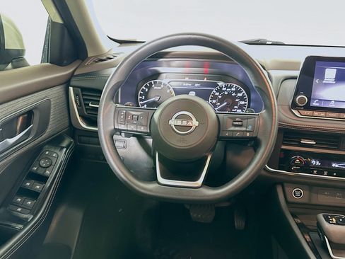 Used 2023 Nissan Rogue SV image 17