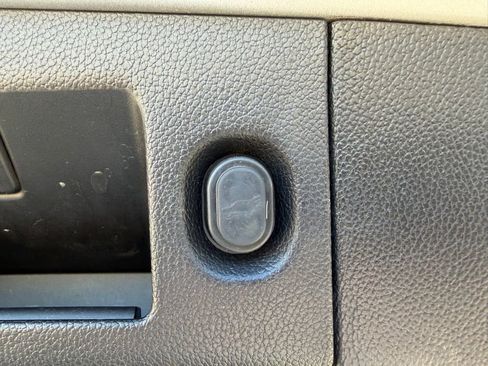 Used 2018 Chevrolet Suburban Premier image 13