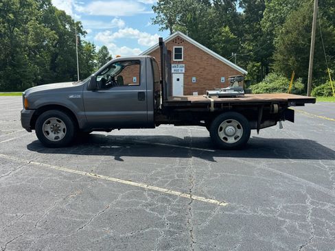Used 2006 Ford F350 2WD Regular Cab Super Duty image 5
