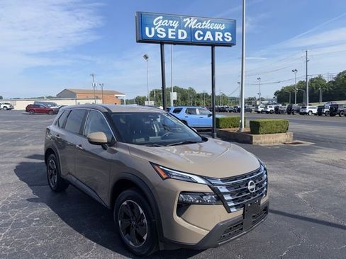 Used 2024 Nissan Rogue SV AWD/4WD image 2