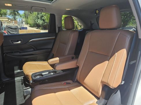 Used 2019 Toyota Highlander Limited Platinum AWD/4WD image 28