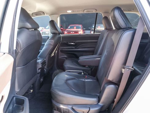 Certified 2024 Toyota Grand Highlander FWD image 19