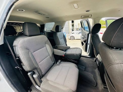Used 2019 Chevrolet Traverse LT FWD image 25