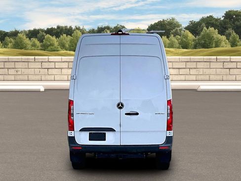 Used 2023 Mercedes-Benz Sprinter 2500 image 4