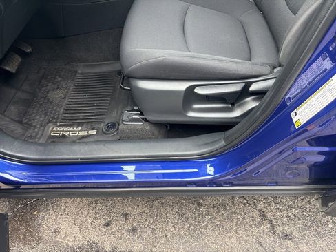 Used 2023 Toyota Corolla Cross LE w/ Moonroof Package image 20