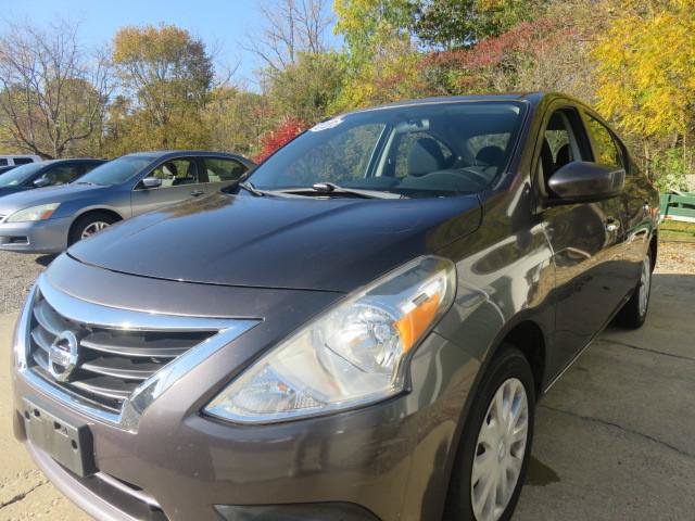 Used 2015 Nissan Versa SV FWD image 3