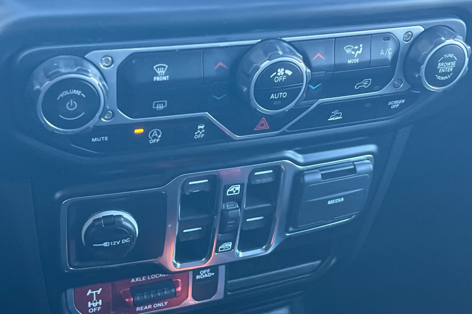 Used 2021 Jeep Gladiator Mojave AWD/4WD image 17