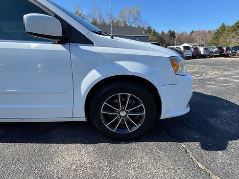 Used 2017 Dodge Grand Caravan SXT FWD image 18