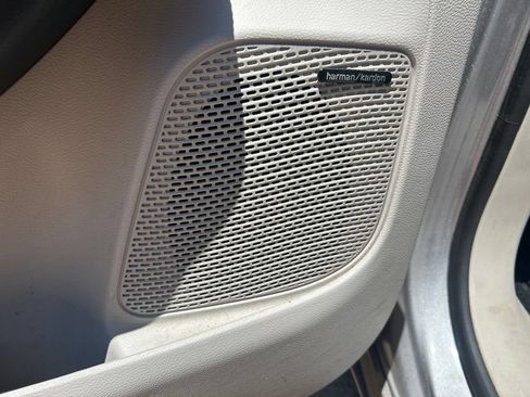 Used 2017 Chrysler Pacifica Limited FWD image 14