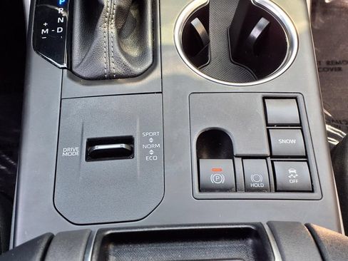 Used 2024 Toyota Highlander XSE FWD image 19