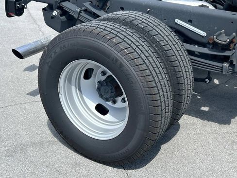 Used 2025 Ford F350 XL w/ XL Chrome Package image 15