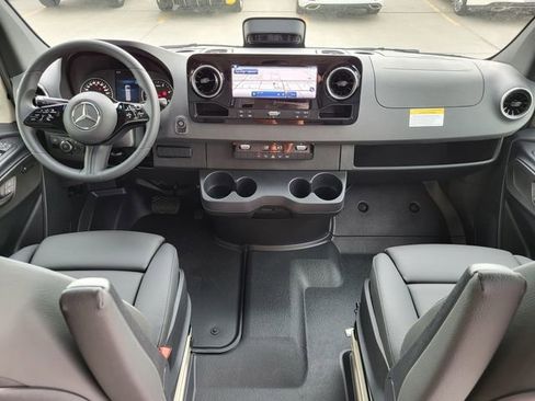 New 2025 Mercedes-Benz Sprinter 2500 image 2