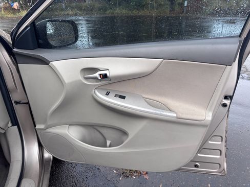 Used 2010 Toyota Corolla LE image 33