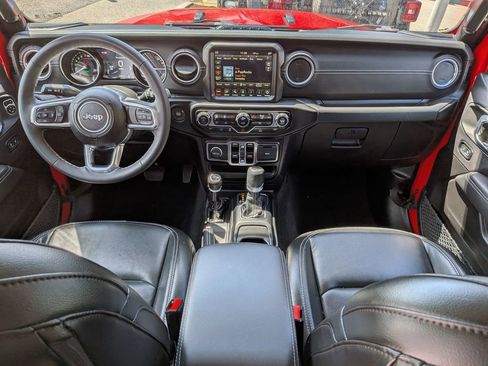 Used 2023 Jeep Wrangler Unlimited Sahara w/ Cold Weather Group AWD/4WD image 21